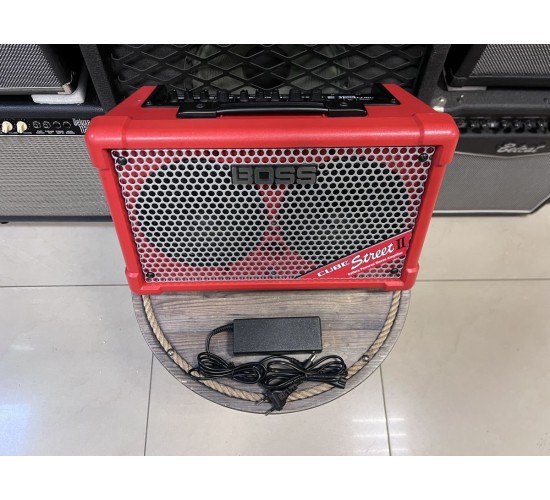Boss Cube Street II Red стерео усилитель для гитары и вокала,  с чехлом, цвет красный Roland USED