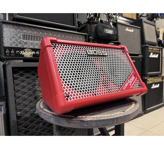 Boss Cube Street II Red стерео усилитель для гитары и вокала,  с чехлом, цвет красный Roland USED