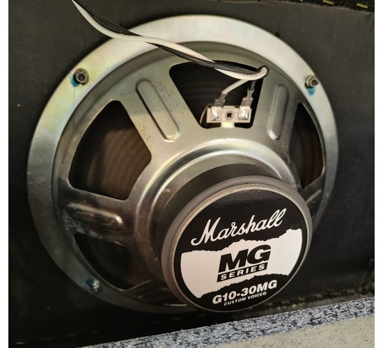 Marshall MG30DFX гитарный транзисторный комбоусилитель, 30 Вт USED