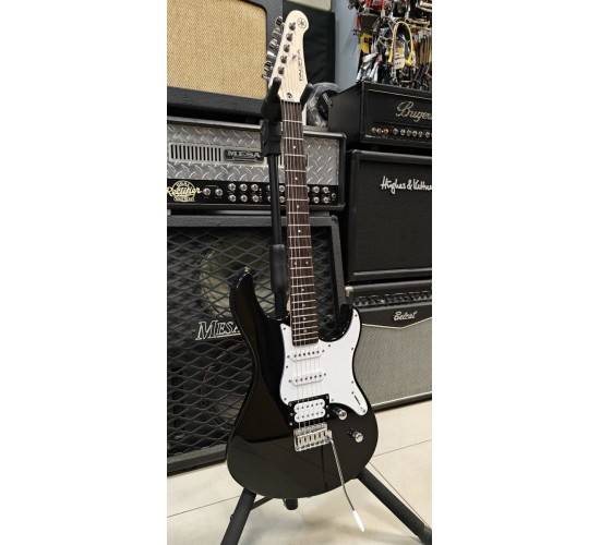 Yamaha Pacifica PAC112V BL электрогитара, цвет черный USED