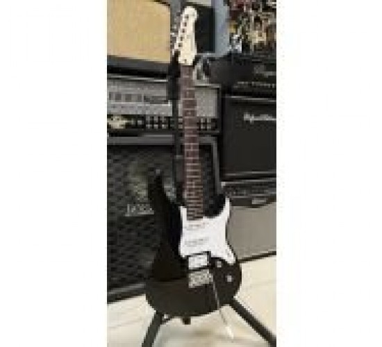 Yamaha Pacifica PAC112V BL электрогитара, цвет черный USED