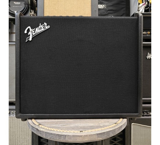 Fender Mustang GT 100 моделирующий гитарный комбоусилитель, 100 Вт USED