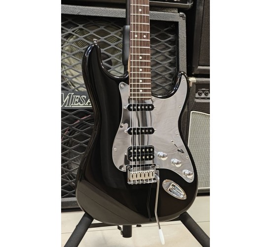 Fender Squier Stratocaster Standard HSS Black and Chrome электрогитара, цвет черный USED