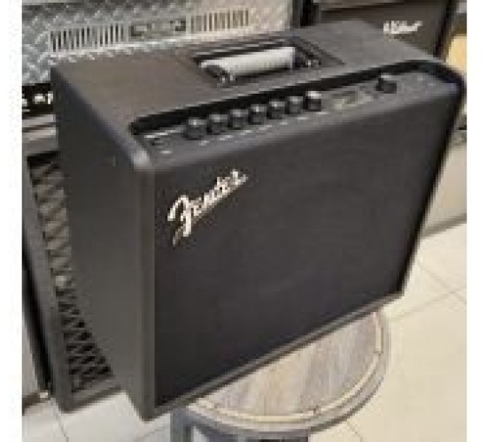 Fender Mustang GT 100 моделирующий гитарный комбоусилитель, 100 Вт USED