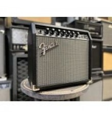 Fender Champion 20 гитарный комбоусилитель USED