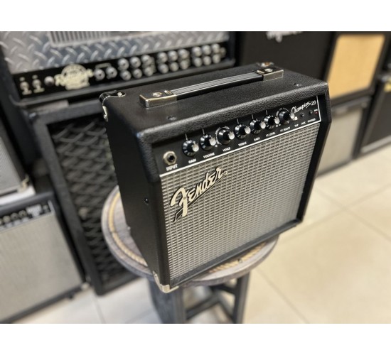 Fender Champion 20 гитарный комбоусилитель USED