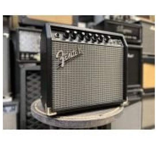 Fender Champion 20 гитарный комбоусилитель USED