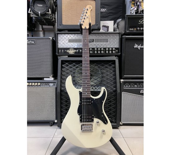 Yamaha Pacifica PAC120H VW электрогитара, цвет белый USED