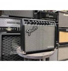 Fender Studio Drive Reverb SDR-15CE гитарный комбоусилитель USED