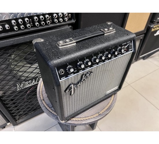 Fender Studio Drive Reverb SDR-15CE гитарный комбоусилитель USED