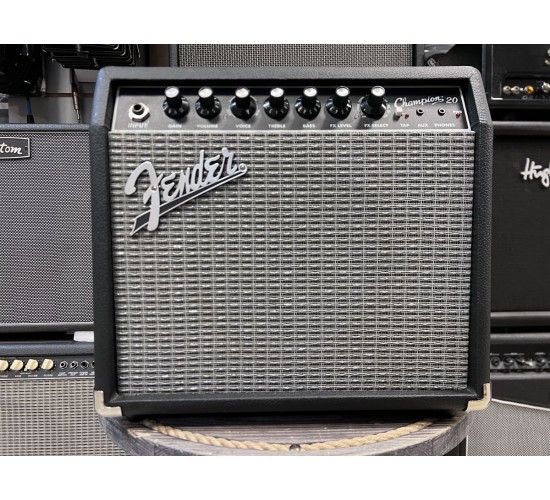 Fender Champion 20 гитарный комбоусилитель USED