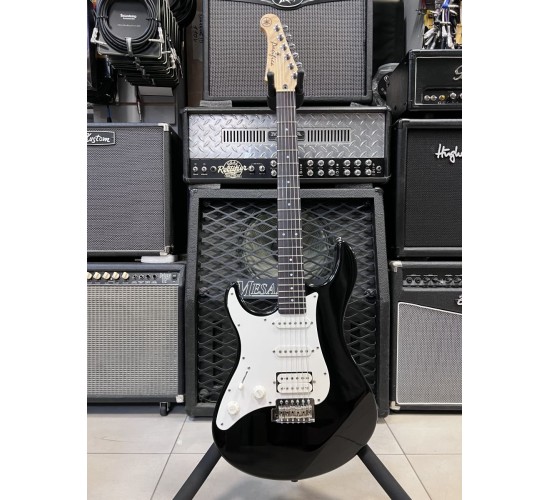 Yamaha Pacifica 112JL BL электрогитара левосторонняя, цвет черный USED