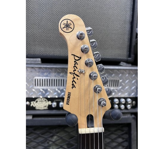 Yamaha Pacifica 112JL BL электрогитара левосторонняя, цвет черный USED