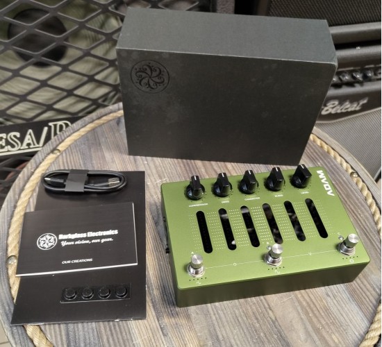 Darkglass Electronics Distorting Advanced Machine (ADAM) дисторшн для баса USED