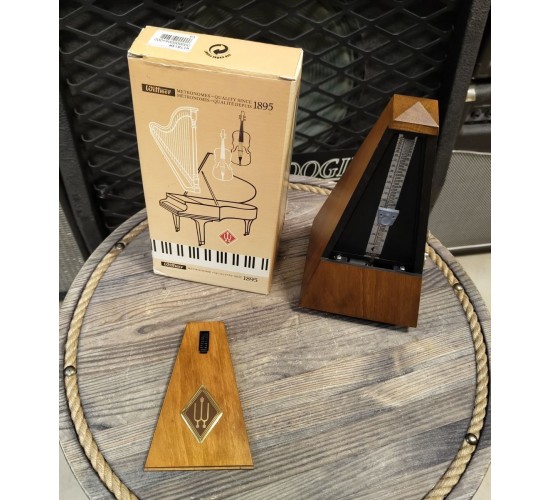 Wittner Pyramide 813M метроном, цвет коричневый, Германия USED