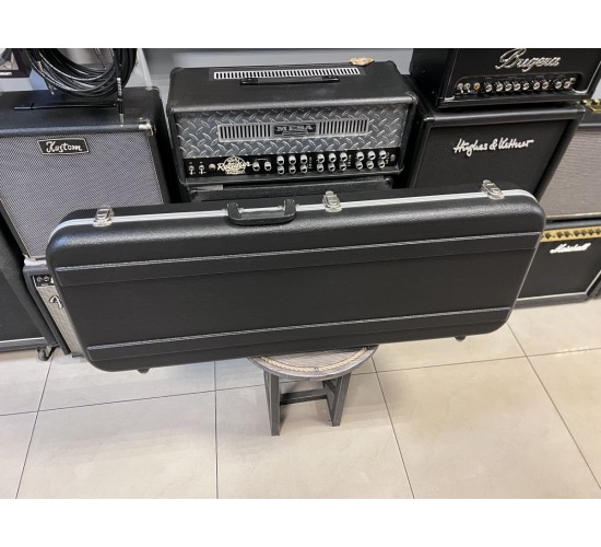 Кейс универсальный для электрогитары типа Telecaster, Stratocaster, Superstrat USED