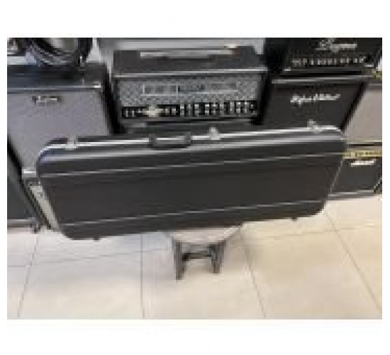 Кейс универсальный для электрогитары типа Telecaster, Stratocaster, Superstrat USED