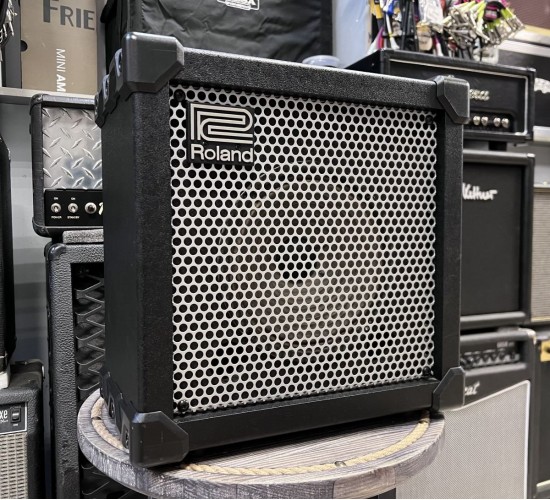 Roland CUBE-20XL электрогитарный комбоусилитель USED