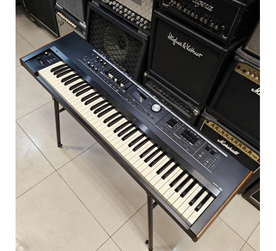 Roland VR-730 V-Combo Live Performance Keyboard синтезатор, 73 клавиши USED