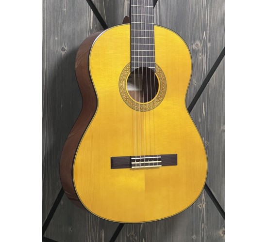 Yamaha CG142S классическая гитара USED