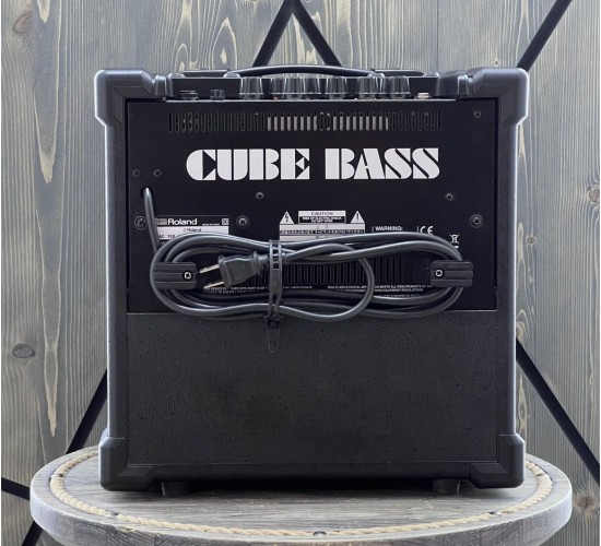 Roland CUBE-20XL Bass Комбоусилитель для бас-гитары, 20 Вт USED