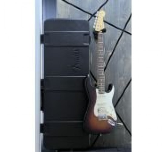 Fender American Standard Stratocaster HSS 3TS электрогитара, США 2012 USED