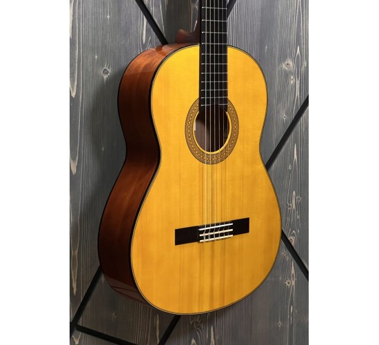Yamaha CG142S классическая гитара USED