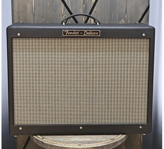 Fender Hot Rod Deluxe гитарный ламповый комбоусилитель, 40 Вт USED