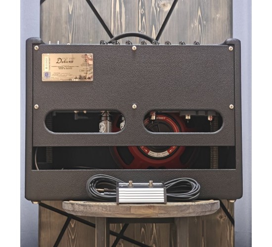 Fender Hot Rod Deluxe гитарный ламповый комбоусилитель, 40 Вт USED