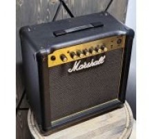 Marshall MG15R двухканальный транзисторный гитарный комбоусилитель USED