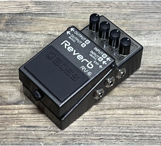 Boss RV-6 гитарная педаль ревербератор USED