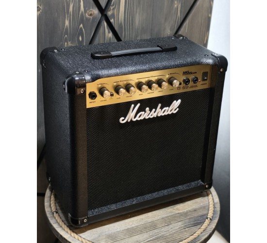 Marshall MG15CDR комбоусилитель гитарный, 15 Вт USED