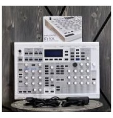Waldorf Kyra настольный виртуально-аналоговый синтезатор USED