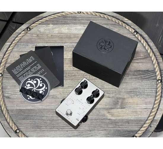 Darkglass Electronics Hyper Luminal Hybrid Аналоговый VCA басовый компрессор USED