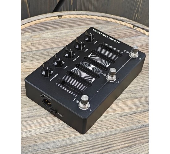 Darkglass Electronics Microtubes Infinity бас-гитарная педаль дисторшн и компрессия USED