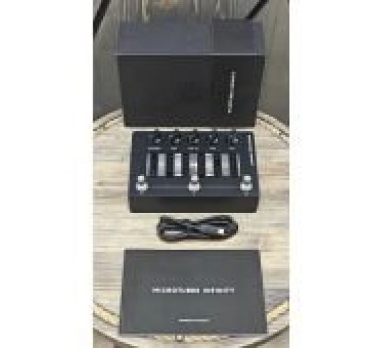 Darkglass Electronics Microtubes Infinity бас-гитарная педаль дисторшн и компрессия USED