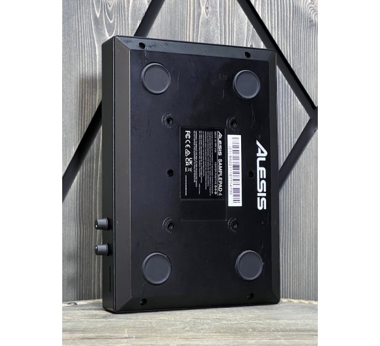 Alesis Samplepad 4 перкуссионный сэмплер USED