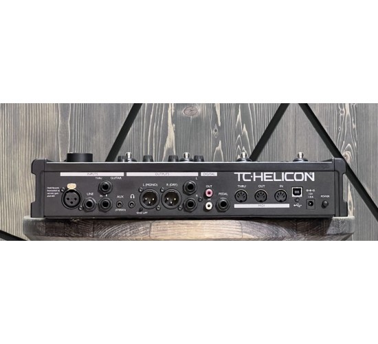 TC Helicon Voicelive 2 напольный вокальный процессор эффектов USED
