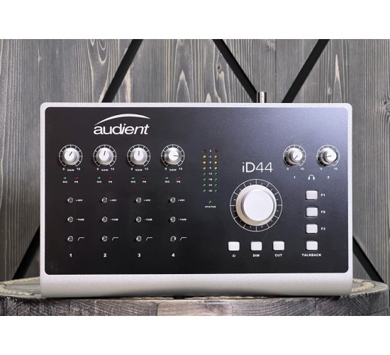 Audient iD44 профессиональный студийный аудиоинтерфейс USED