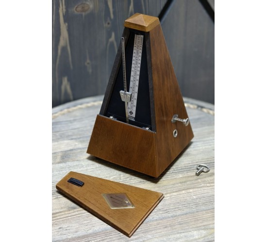 Wittner Pyramide 813M метроном, цвет коричневый, Германия USED