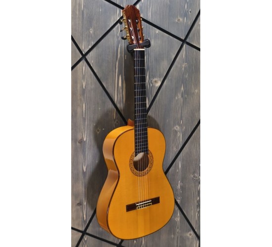 Aria AC100F Flamenco классическая гитара фламенко, с кейсом, Испания USED