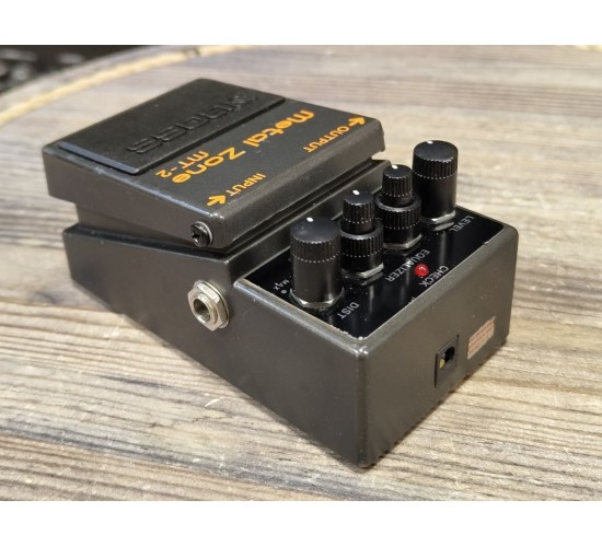 Boss MT-2 Metal Zone гитарная педаль перегруза USED