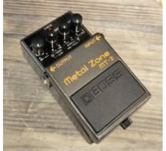 Boss MT-2 Metal Zone гитарная педаль перегруза USED