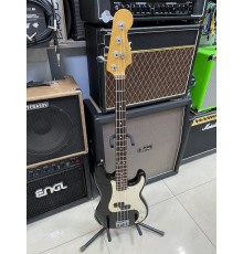 Fender American Standard Precision Bass бас гитара, цвет черный, США 2003 USED