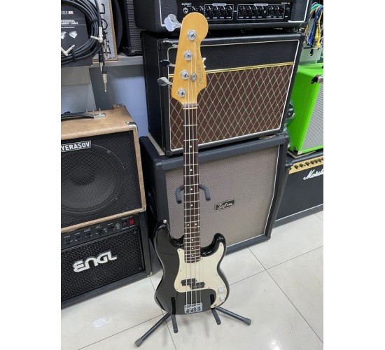 Fender American Standard Precision Bass бас гитара, цвет черный, США 2003 USED