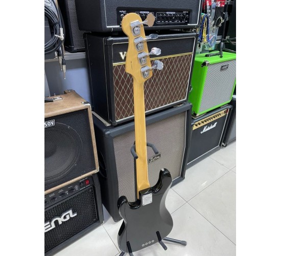 Fender American Standard Precision Bass бас гитара, цвет черный, США 2003 USED