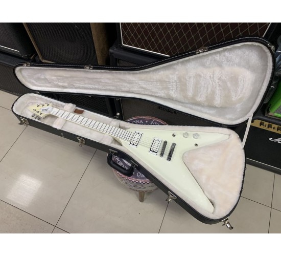 Gibson Brendon Small Snow Falcon Flying V электрогитара, цвет белый, США 2013 USED