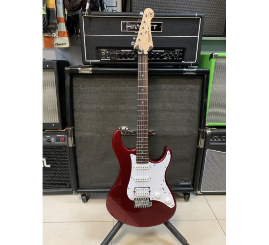 Yamaha Pacifica PAC012 RM электрогитара, красная, выставочный образец