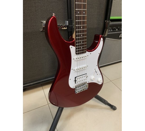 Yamaha Pacifica PAC012 RM электрогитара, красная, выставочный образец