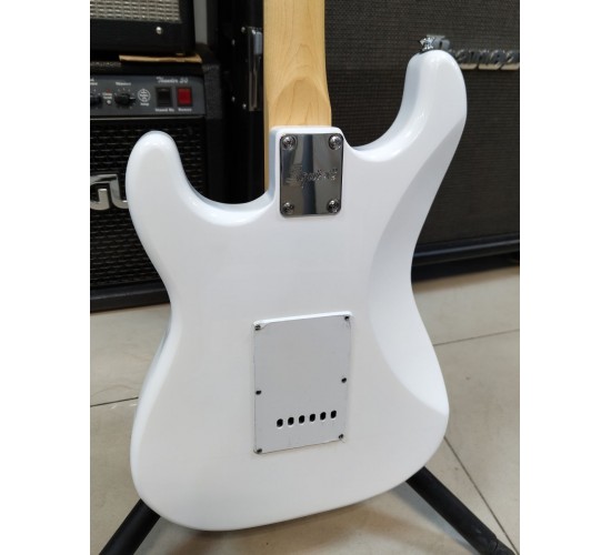 Fender Squier Stratocaster Affinity SSS электрогитара, цвет белый, выставочный образец
